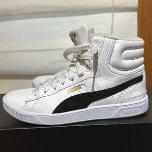 Puma Sneakers Hi top size 6.5 women LIKE NEW